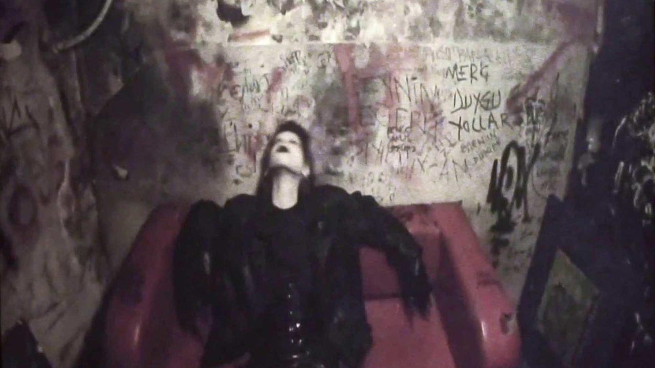 Elz And The Cult - Horrified