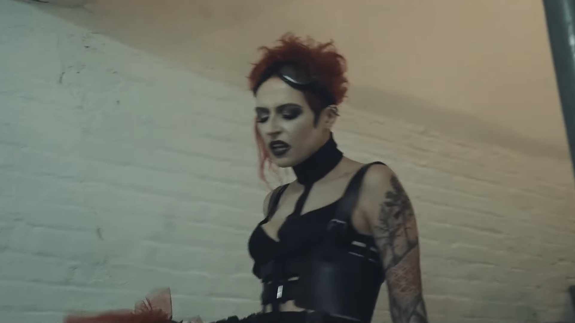 i ya toyah deaths kiss